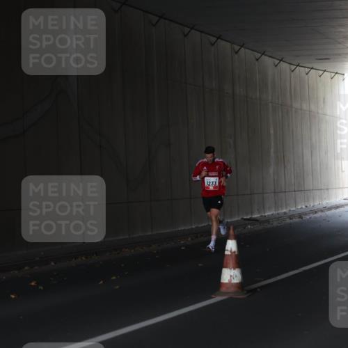 05.10.2025 - 20. swb-Marathon Bremen Michael Strokosch http://msf.ph/oto/9211618 05.10.2025 11:56:00 Laufen 1233 meine-sportfotos.de