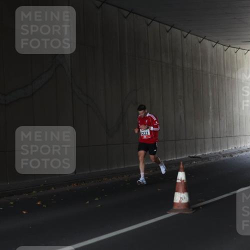05.10.2025 - 20. swb-Marathon Bremen Michael Strokosch http://msf.ph/oto/9211619 05.10.2025 11:56:00 Laufen 1233 meine-sportfotos.de