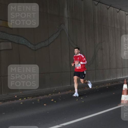 05.10.2025 - 20. swb-Marathon Bremen Michael Strokosch http://msf.ph/oto/9211621 05.10.2025 11:56:01 Laufen 1233 meine-sportfotos.de