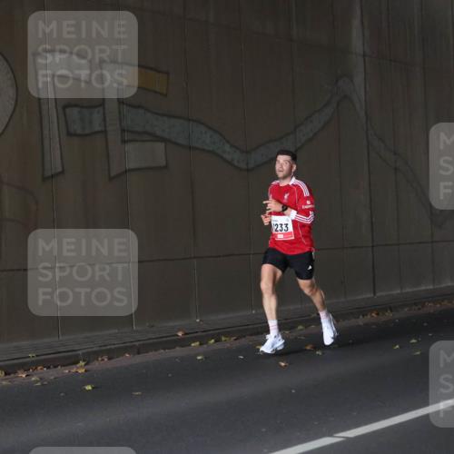 05.10.2025 - 20. swb-Marathon Bremen Michael Strokosch http://msf.ph/oto/9211623 05.10.2025 11:56:01 Laufen 233 meine-sportfotos.de