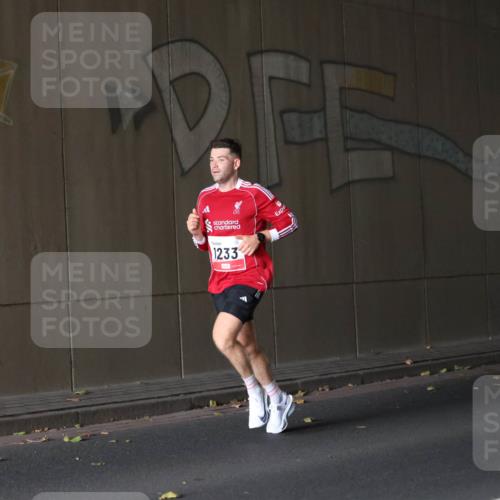 05.10.2025 - 20. swb-Marathon Bremen Michael Strokosch http://msf.ph/oto/9211626 05.10.2025 11:56:02 Laufen 1233 meine-sportfotos.de
