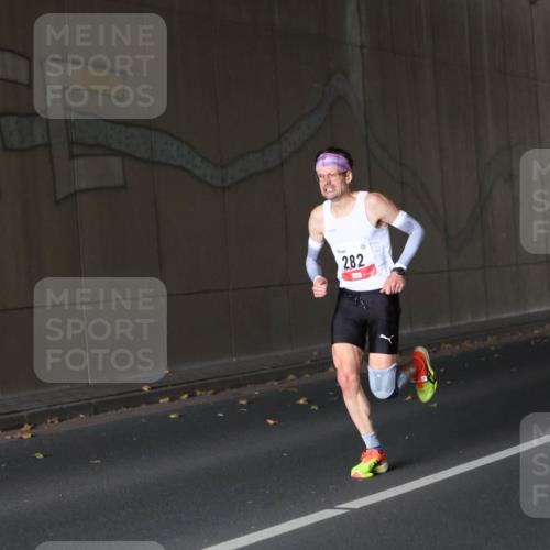 05.10.2025 - 20. swb-Marathon Bremen Michael Strokosch http://msf.ph/oto/9211645 05.10.2025 11:56:29 Laufen 282 meine-sportfotos.de