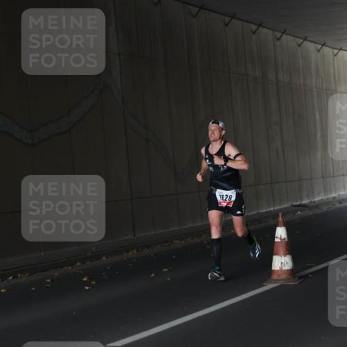 05.10.2025 - 20. swb-Marathon Bremen Michael Strokosch http://msf.ph/oto/9211659 05.10.2025 11:56:43 Laufen 1628 meine-sportfotos.de
