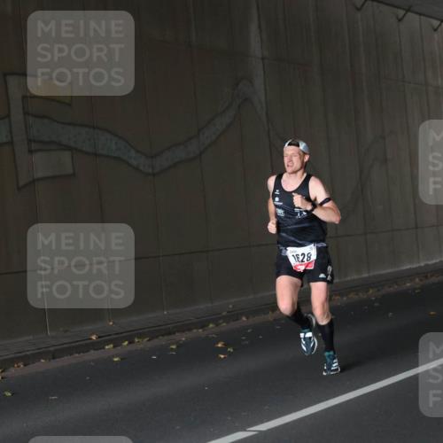 05.10.2025 - 20. swb-Marathon Bremen Michael Strokosch http://msf.ph/oto/9211661 05.10.2025 11:56:43 Laufen 1628 meine-sportfotos.de
