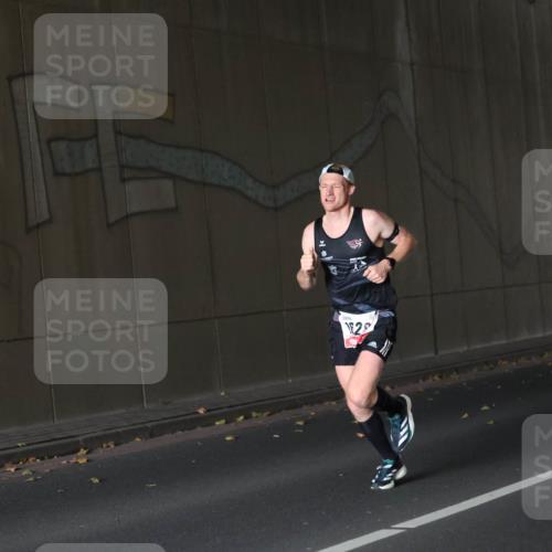 05.10.2025 - 20. swb-Marathon Bremen Michael Strokosch http://msf.ph/oto/9211662 05.10.2025 11:56:44 Laufen 28 meine-sportfotos.de