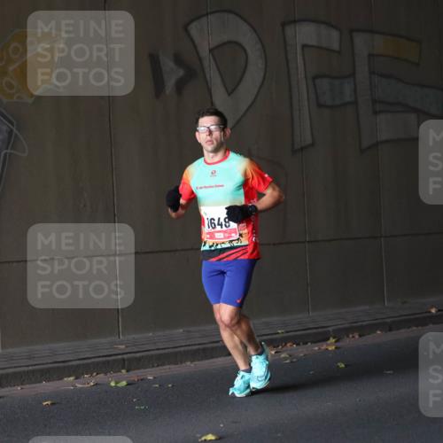 05.10.2025 - 20. swb-Marathon Bremen Michael Strokosch http://msf.ph/oto/9211672 05.10.2025 11:57:14 Laufen 9, 2, 1, 1648 meine-sportfotos.de