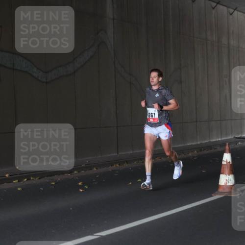 05.10.2025 - 20. swb-Marathon Bremen Michael Strokosch http://msf.ph/oto/9211675 05.10.2025 11:57:25 Laufen 861 meine-sportfotos.de