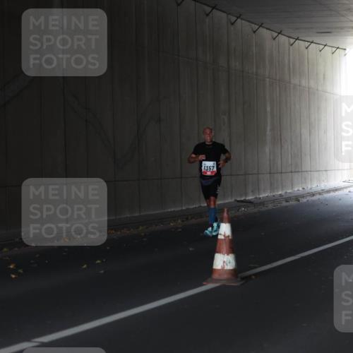 05.10.2025 - 20. swb-Marathon Bremen Michael Strokosch http://msf.ph/oto/9211683 05.10.2025 11:57:47 Laufen 1357 meine-sportfotos.de