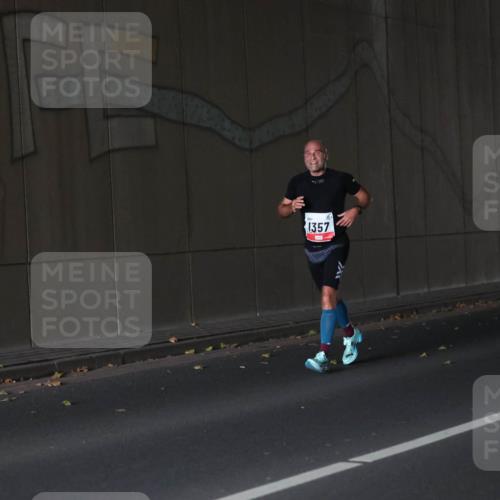 05.10.2025 - 20. swb-Marathon Bremen Michael Strokosch http://msf.ph/oto/9211688 05.10.2025 11:57:49 Laufen 1357 meine-sportfotos.de