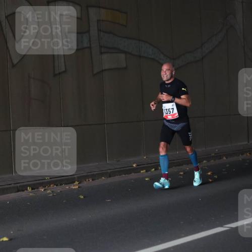 05.10.2025 - 20. swb-Marathon Bremen Michael Strokosch http://msf.ph/oto/9211689 05.10.2025 11:57:49 Laufen 1357 meine-sportfotos.de