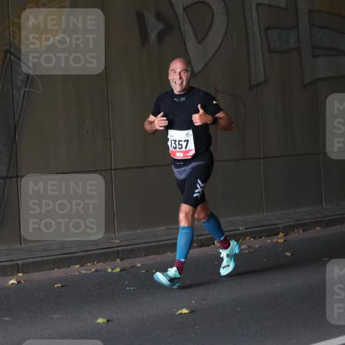 05.10.2025 - 20. swb-Marathon Bremen Michael Strokosch http://msf.ph/oto/9211692 05.10.2025 11:57:50 Laufen 1357 meine-sportfotos.de