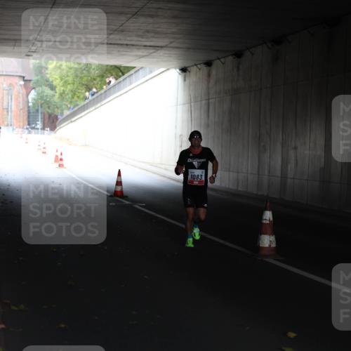05.10.2025 - 20. swb-Marathon Bremen Michael Strokosch http://msf.ph/oto/9211712 05.10.2025 11:58:53 Laufen 1083 meine-sportfotos.de