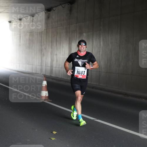 05.10.2025 - 20. swb-Marathon Bremen Michael Strokosch http://msf.ph/oto/9211718 05.10.2025 11:58:54 Laufen 1083 meine-sportfotos.de