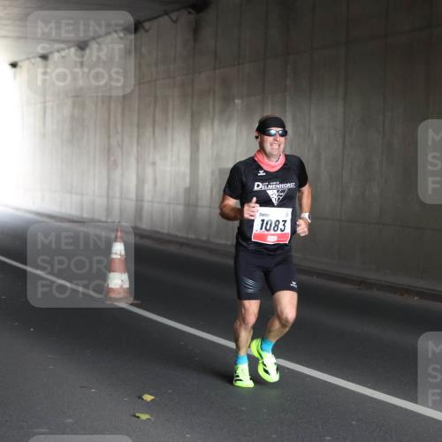 05.10.2025 - 20. swb-Marathon Bremen Michael Strokosch http://msf.ph/oto/9211719 05.10.2025 11:58:55 Laufen 1083 meine-sportfotos.de