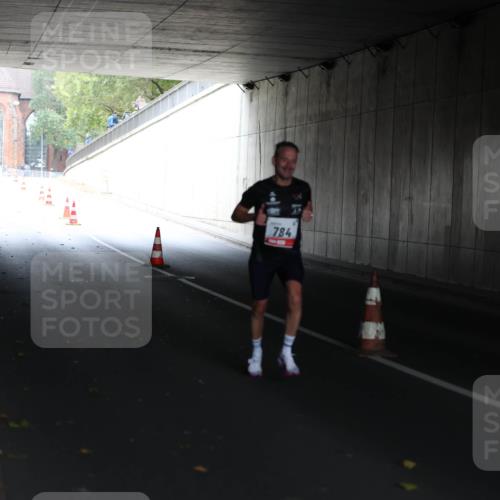 05.10.2025 - 20. swb-Marathon Bremen Michael Strokosch http://msf.ph/oto/9211721 05.10.2025 11:59:08 Laufen 784 meine-sportfotos.de