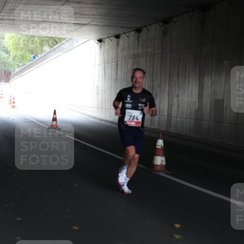 05.10.2025 - 20. swb-Marathon Bremen Michael Strokosch http://msf.ph/oto/9211722 05.10.2025 11:59:08 Laufen 784 meine-sportfotos.de
