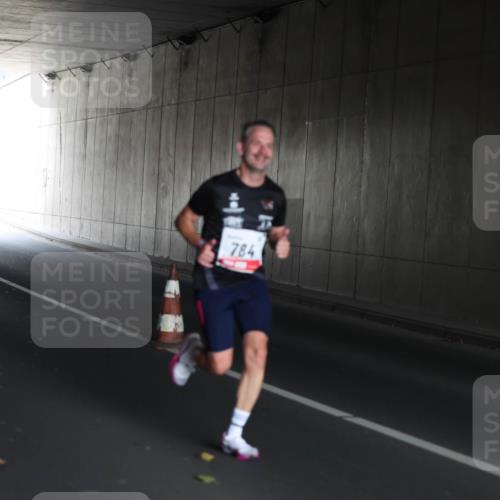 05.10.2025 - 20. swb-Marathon Bremen Michael Strokosch http://msf.ph/oto/9211724 05.10.2025 11:59:08 Laufen 784 meine-sportfotos.de