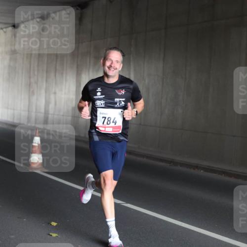 05.10.2025 - 20. swb-Marathon Bremen Michael Strokosch http://msf.ph/oto/9211725 05.10.2025 11:59:09 Laufen 784 meine-sportfotos.de