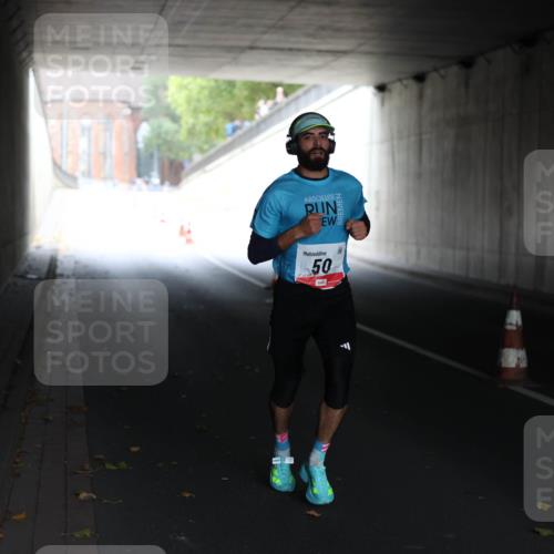05.10.2025 - 20. swb-Marathon Bremen Michael Strokosch http://msf.ph/oto/9211734 05.10.2025 11:59:42 Laufen 50 meine-sportfotos.de