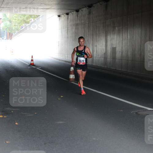 05.10.2025 - 20. swb-Marathon Bremen Michael Strokosch http://msf.ph/oto/9211743 05.10.2025 12:00:34 Laufen 3620 meine-sportfotos.de