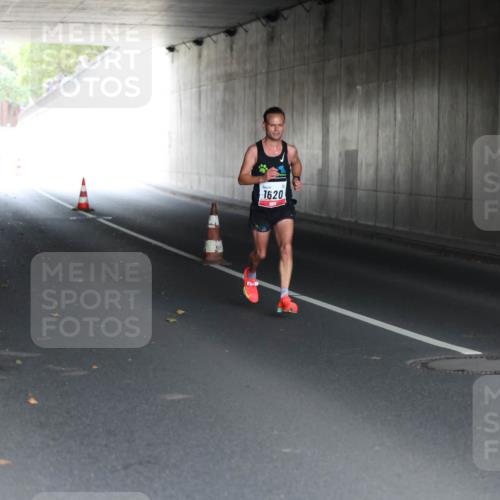 05.10.2025 - 20. swb-Marathon Bremen Michael Strokosch http://msf.ph/oto/9211744 05.10.2025 12:00:34 Laufen 1620 meine-sportfotos.de