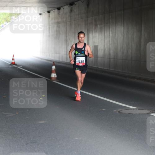 05.10.2025 - 20. swb-Marathon Bremen Michael Strokosch http://msf.ph/oto/9211745 05.10.2025 12:00:34 Laufen 1620 meine-sportfotos.de