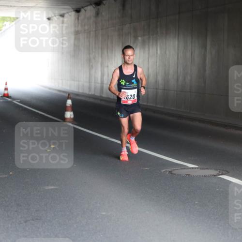 05.10.2025 - 20. swb-Marathon Bremen Michael Strokosch http://msf.ph/oto/9211746 05.10.2025 12:00:34 Laufen 620 meine-sportfotos.de