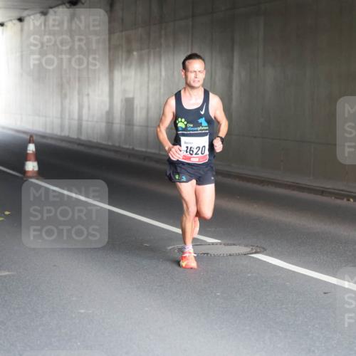 05.10.2025 - 20. swb-Marathon Bremen Michael Strokosch http://msf.ph/oto/9211748 05.10.2025 12:00:35 Laufen 3620 meine-sportfotos.de