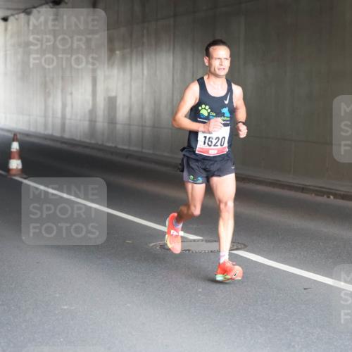 05.10.2025 - 20. swb-Marathon Bremen Michael Strokosch http://msf.ph/oto/9211749 05.10.2025 12:00:35 Laufen 1620 meine-sportfotos.de