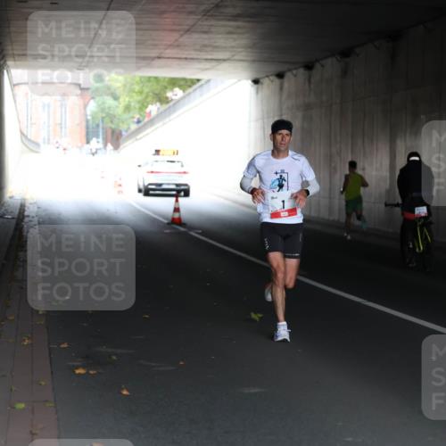 05.10.2025 - 20. swb-Marathon Bremen Michael Strokosch http://msf.ph/oto/9211752 05.10.2025 12:00:57 Laufen  meine-sportfotos.de