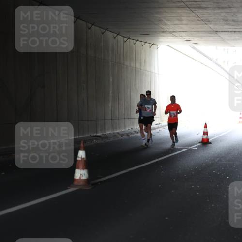 05.10.2025 - 20. swb-Marathon Bremen Michael Strokosch http://msf.ph/oto/9211758 05.10.2025 12:01:20 Laufen 717, 1771 meine-sportfotos.de