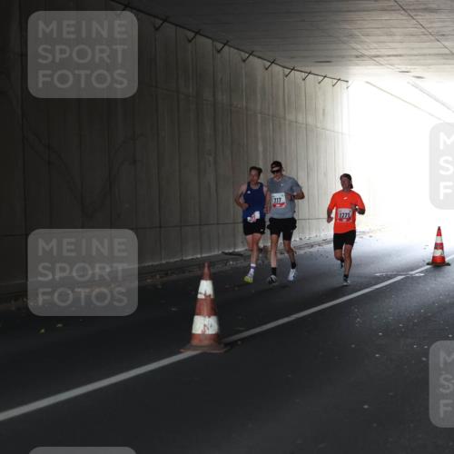 05.10.2025 - 20. swb-Marathon Bremen Michael Strokosch http://msf.ph/oto/9211760 05.10.2025 12:01:21 Laufen 717, 1771 meine-sportfotos.de