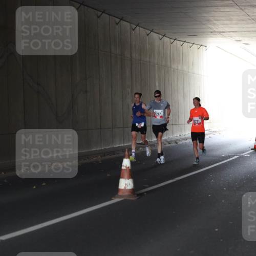 05.10.2025 - 20. swb-Marathon Bremen Michael Strokosch http://msf.ph/oto/9211761 05.10.2025 12:01:22 Laufen 717, 1771 meine-sportfotos.de