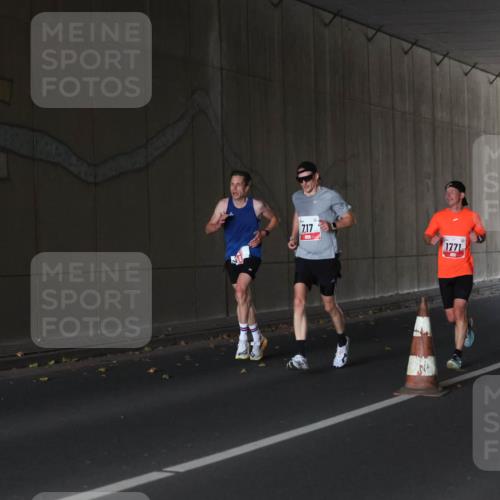 05.10.2025 - 20. swb-Marathon Bremen Michael Strokosch http://msf.ph/oto/9211766 05.10.2025 12:01:23 Laufen 17, 1771 meine-sportfotos.de