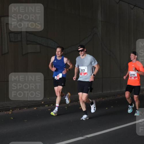 05.10.2025 - 20. swb-Marathon Bremen Michael Strokosch http://msf.ph/oto/9211769 05.10.2025 12:01:24 Laufen 717, 1771 meine-sportfotos.de