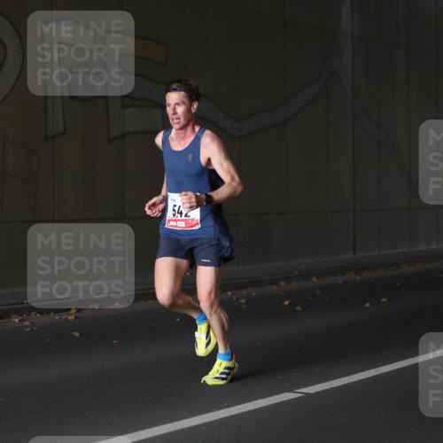 05.10.2025 - 20. swb-Marathon Bremen Michael Strokosch http://msf.ph/oto/9211782 05.10.2025 12:01:37 Laufen 542 meine-sportfotos.de