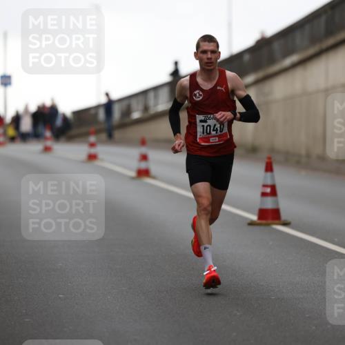 05.10.2025 - 20. swb-Marathon Bremen Michael Strokosch http://msf.ph/oto/9211796 05.10.2025 12:02:19 Laufen 1040 meine-sportfotos.de