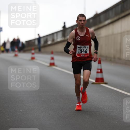 05.10.2025 - 20. swb-Marathon Bremen Michael Strokosch http://msf.ph/oto/9211797 05.10.2025 12:02:20 Laufen 1040 meine-sportfotos.de