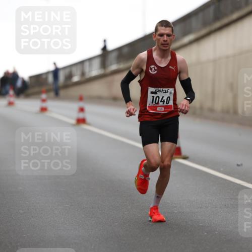 05.10.2025 - 20. swb-Marathon Bremen Michael Strokosch http://msf.ph/oto/9211798 05.10.2025 12:02:20 Laufen 1040 meine-sportfotos.de