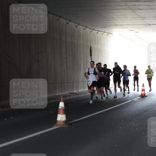 05.10.2025 - 20. swb-Marathon Bremen Michael Strokosch http://msf.ph/oto/9211800 05.10.2025 12:02:39 Laufen 292, 2116 meine-sportfotos.de