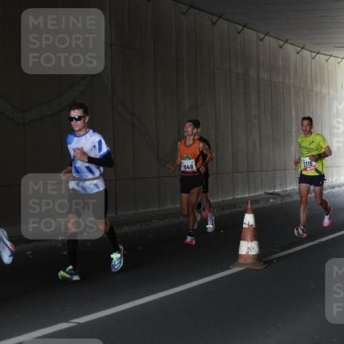 05.10.2025 - 20. swb-Marathon Bremen Michael Strokosch http://msf.ph/oto/9211813 05.10.2025 12:02:43 Laufen 48, 2116 meine-sportfotos.de
