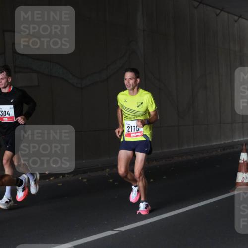 05.10.2025 - 20. swb-Marathon Bremen Michael Strokosch http://msf.ph/oto/9211818 05.10.2025 12:02:45 Laufen 47948, 304, 2176 meine-sportfotos.de