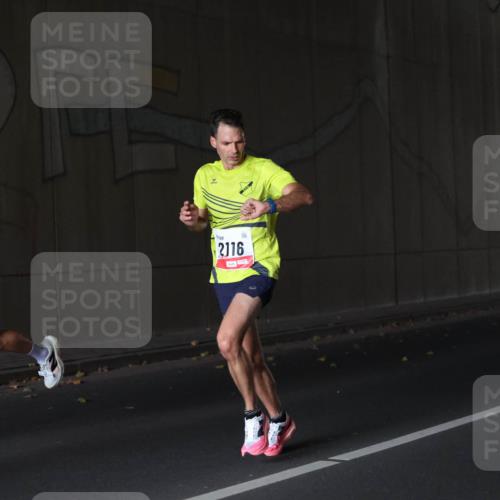 05.10.2025 - 20. swb-Marathon Bremen Michael Strokosch http://msf.ph/oto/9211820 05.10.2025 12:02:45 Laufen 2116 meine-sportfotos.de