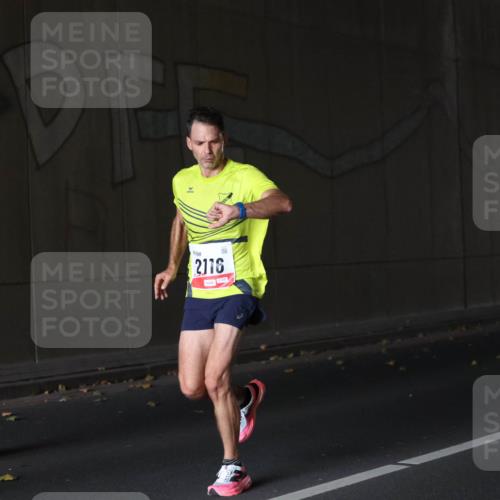 05.10.2025 - 20. swb-Marathon Bremen Michael Strokosch http://msf.ph/oto/9211821 05.10.2025 12:02:46 Laufen 304, 2116 meine-sportfotos.de