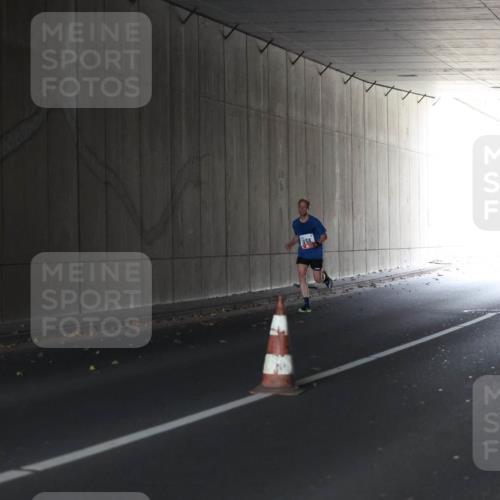05.10.2025 - 20. swb-Marathon Bremen Michael Strokosch http://msf.ph/oto/9211831 05.10.2025 12:04:03 Laufen 956 meine-sportfotos.de