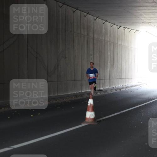05.10.2025 - 20. swb-Marathon Bremen Michael Strokosch http://msf.ph/oto/9211832 05.10.2025 12:04:03 Laufen 956 meine-sportfotos.de