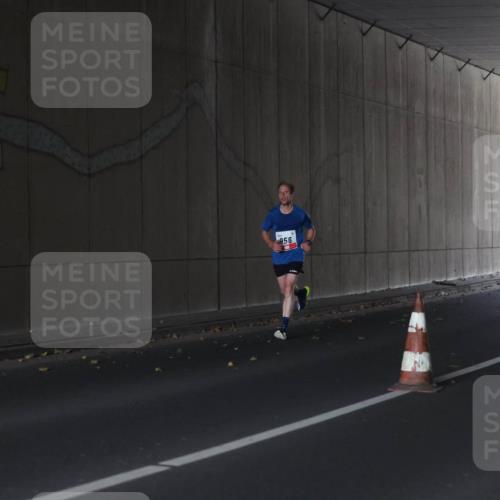 05.10.2025 - 20. swb-Marathon Bremen Michael Strokosch http://msf.ph/oto/9211836 05.10.2025 12:04:05 Laufen 956 meine-sportfotos.de