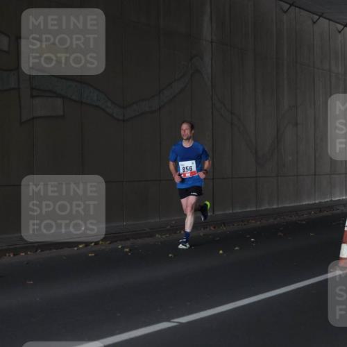 05.10.2025 - 20. swb-Marathon Bremen Michael Strokosch http://msf.ph/oto/9211839 05.10.2025 12:04:05 Laufen 956 meine-sportfotos.de
