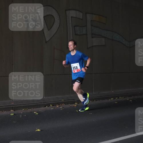 05.10.2025 - 20. swb-Marathon Bremen Michael Strokosch http://msf.ph/oto/9211844 05.10.2025 12:04:07 Laufen 956 meine-sportfotos.de