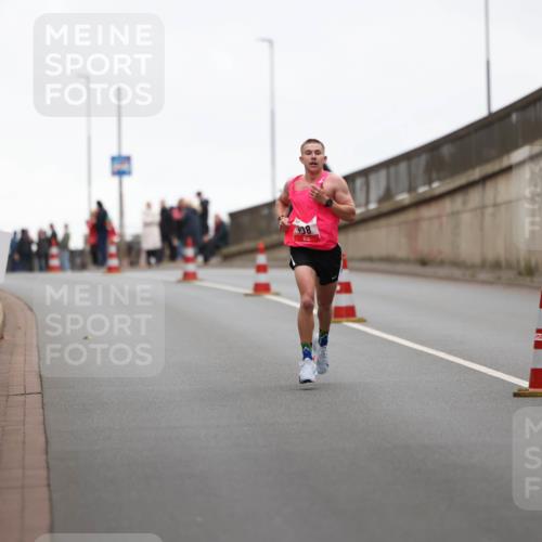 05.10.2025 - 20. swb-Marathon Bremen Michael Strokosch http://msf.ph/oto/9211847 05.10.2025 12:04:20 Laufen 80 meine-sportfotos.de